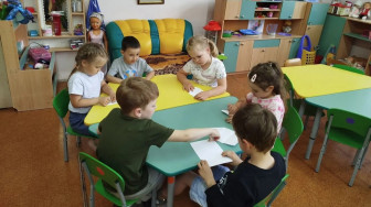 День бумажных самолетиков.